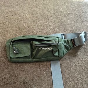 Water fly fanny pack
